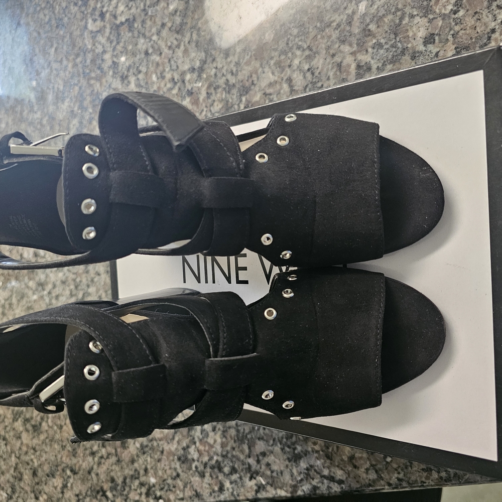 Nine West Black Heeled Shoes with Elegant Design